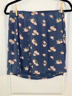 American Eagle Blue Floral Mini Skirt | Cottagecore Y2K  (medium)